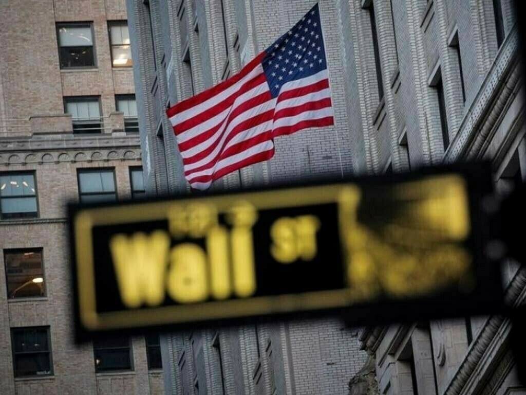 united state flag at wall street