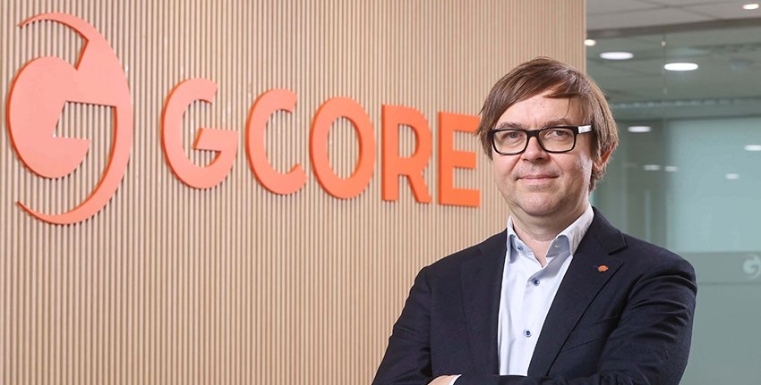 this image about man standing infront of gcore